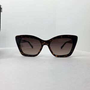 Elegant Tortoise Shell Cat-Eye Sunglasses